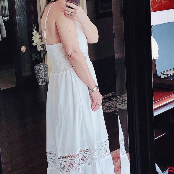 1 left white lace paneled ruffled maxi dress - Picture 6 of 8